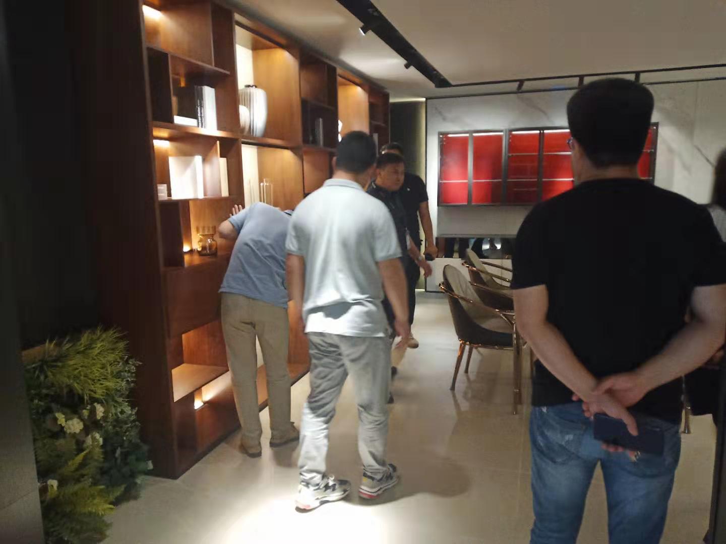 家居工廠旗艦店邀請潔卡科技副總路雨到公司參觀指導